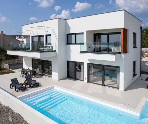 Villa with a pool for sale in Jasenice in Croatia