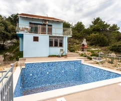 Marina, ház tengerre néző kilátással