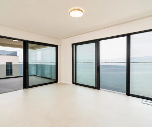 Zadar, Privlaka, luxusní dvoupokojový apartmán, první řada u moře, 114,11 m²