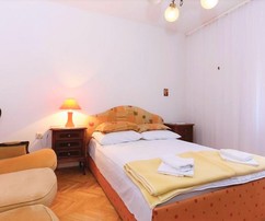 Spacious Omis Home with Sea Views &amp; Multiple Units