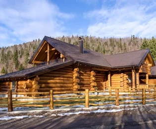 Planinska kuća na prodaju Fužine s bazenom