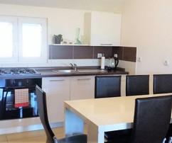 Apartment-Villa auf Čiovo mit Pool und direktem Zugang zum Strand