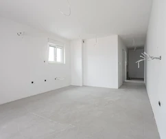 Čiovo, Okrug Gornji, dvojizbový byt na treťom poschodí s strešnou terasou