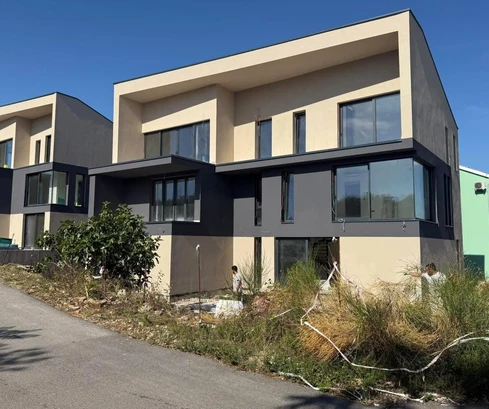 Lussuoso appartamento su due livelli in vendita a Krk di nuova costruzione in Croazia