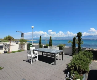 1. rad k moru, s výhľadom na more a Velebit