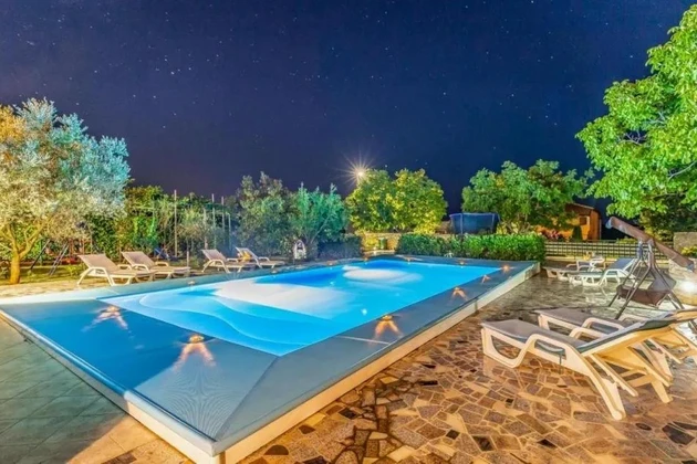Villa con piscina y dos apartamentos, Istria, Pula