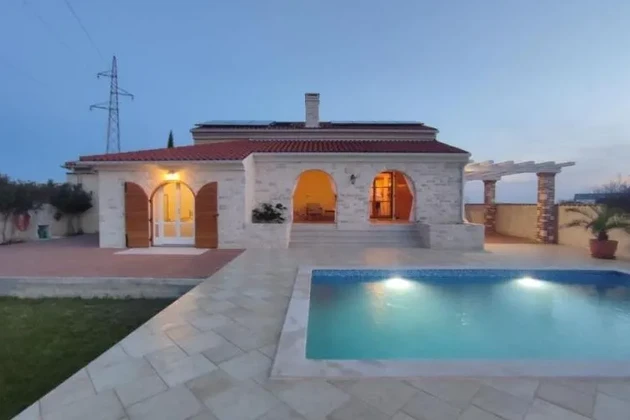 Lovely stone house with pool, Istria, Brtonigla
