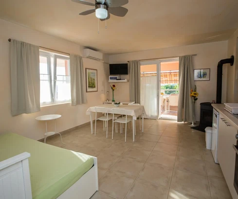 Rab, Barbat, appartamento con due stanze con vista mare, a 200 m dal mare, 105 m²