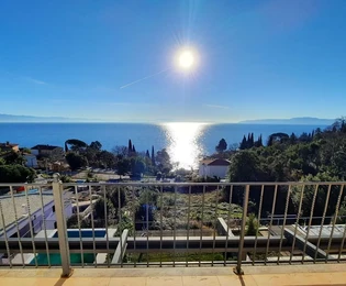 ATTRACTIVE APARTMENT WITH POOL AND PANORAMIC SEA VIEW, 200 M FROM THE BEACH!