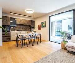 Split, Znjan : Bel appartement de deux chambres dans une maison neuve avec balcon et ascenseur