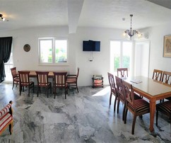 Gyönyörű ház Split környékén, több lakással és tengerre néző panorámával eladó