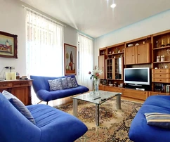 Crikvenica, casa con 4 apartamentos y 2 locales comerciales en el centro de la ciudad con vista al mar