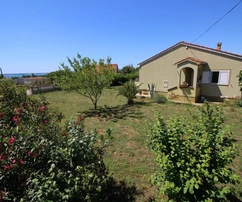 Maison individuelle dans un quartier calme de Vrsi - grand jardin - prête à emménager !