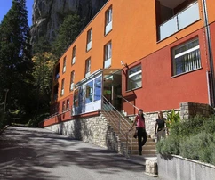 Hotel z przychodnią na sprzedaż w Oprtlju w Chorwacji