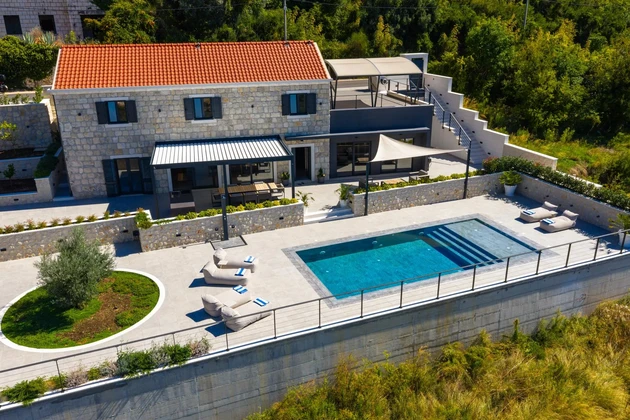 Villa en pierre avec piscine à vendre à Brsečine en Croatie