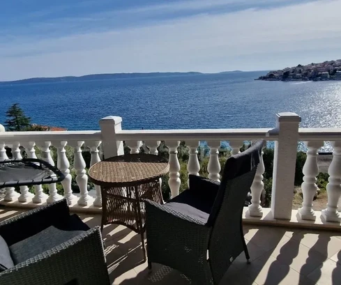 Ciovo, Okrug, apartmánový dům 250 m2, druhá řada od moře, výhled na moře