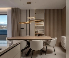 Priestranný štvorizbový byt na predaj s výhľadom na more v Chorvátsku