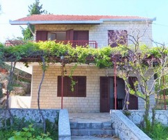 Charmante Maison Vue Mer à Vendre dans la Baie de Ciovo