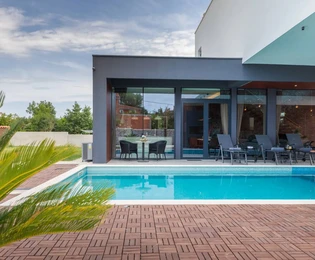 Luxury villa with pool for sale in Ližnjan in Croatia