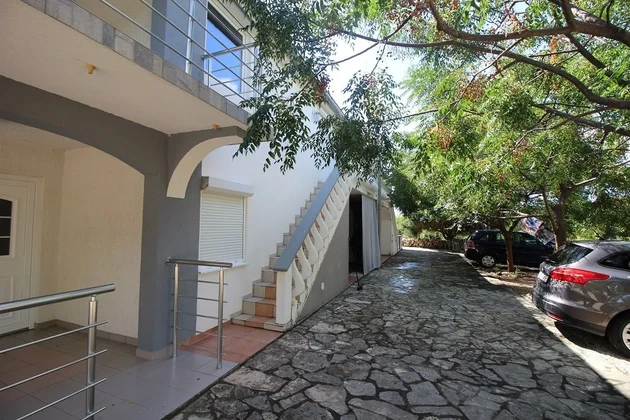 Apartmán na jižní straně, s oddělenou vodou a kanalizací