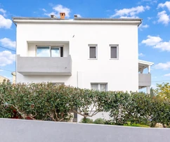 Wyspa Ugljan, Preko, piękny dom z trzema apartamentami i widokiem na morze