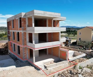 Vodice - Luksuzni stan S1 s vrtom na mirnoj lokaciji, novogradnja