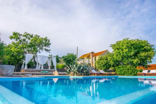 Vila na prodaju s panoramskim pogledom na Hvaru