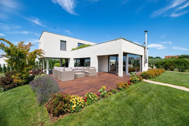 Modern, okos villa medencével Umagban eladó Horvátországban
