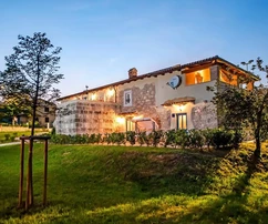 Istria, Pićan: Villa with Pool, Tennis Court and Large Land