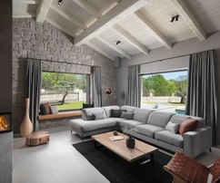 ESCLUSIVA VILLA DI DESIGN CON PISCINA E AMPIO GIARDINO!