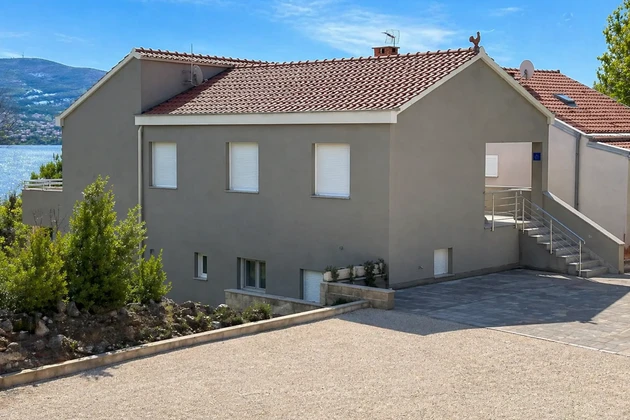 Dom so 4 apartmánmi + ďalší pozemok - 2. rad od mora Pridraga, Chorvátsko