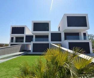 EXKLUZIVNÍ VILA S BAZÉNEM A PANORAMATICKÝM VÝHLEDEM NA MOŘE, 200 M OD PLÁŽE!