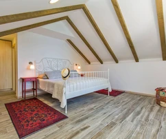 Kamenný dom so záhradou na predaj priamo pri mori v Chorvátsku