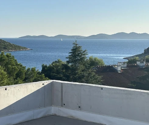 Biograd na Moru, Pakostane, appartamento con due camere, terrazza sul tetto e vista mare