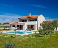 Istria, Svetvinčenat: Impresionante villa con amplio jardín