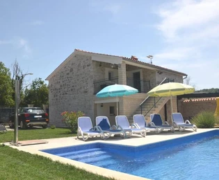 Maison individuelle en pierre à vendre près de Poreč en Croatie