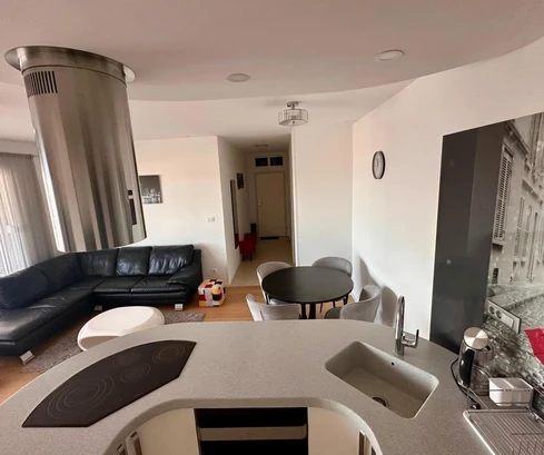 Split, Žnjan, exkluzívny penthouse s priestrannou terasou a krásnym výhľadom na more