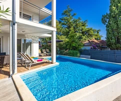 Istria, Premantura, moderná vila s bazénom vo výbornej lokalite 500 m od mora