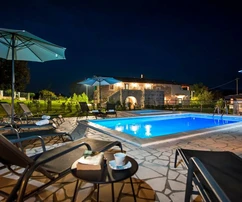 Istria, Pićan: Vila s bazénom, tenisovým kurtom a veľkým pozemkom