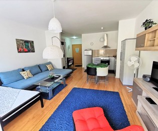 Eleganckie studio z balkonem na Braču na sprzedaż