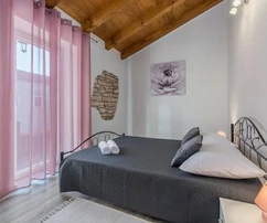 Villa con piscina e ampio terreno in vendita in Croazia