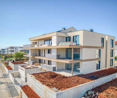 Wohnung in Novigrad mit Garten und Terrasse zu verkaufen in Kroatien