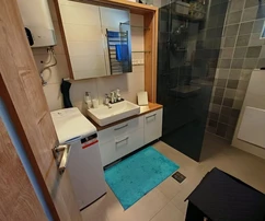 Południowa strona wyspy Vir, blisko centrum, całkowicie odnowione mieszkanie