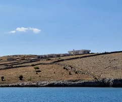 Luksusowa willa na sprzedaż na wyspie Pag blisko morza w Chorwacji