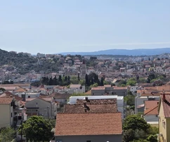 Trogir, dvoupokojový byt 69 m², novostavba, výhled na moře, připravený k nastěhování