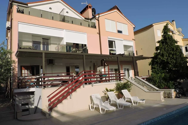 Palazzina con piscina in vendita a Dignano in Croazia