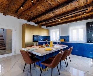 Nowoczesny kamienny dom na sprzedaż w Svetvinčenat w Chorwacji