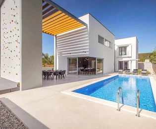 Villa con piscina in vendita a Biograd Na Moru in Croazia