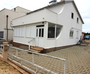 Южная сторона острова Вир, семейная недвижимость в тихом месте
