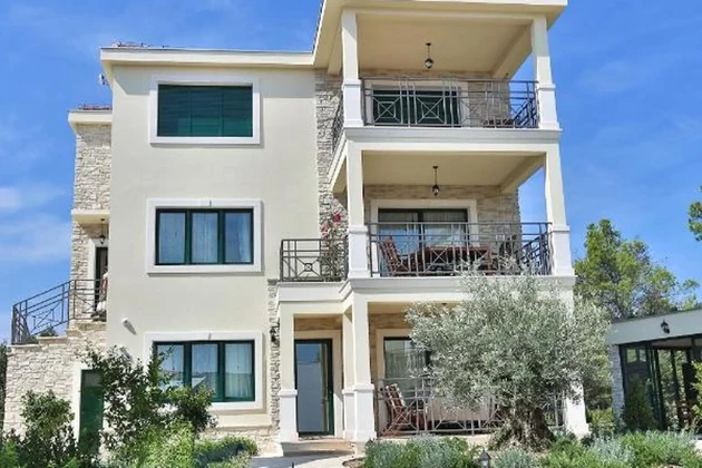 Complexe de deux maisons à vendre à Rogoznica en Croatie